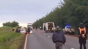 Ruta 14: Cuatro personas hospitalizadas tras un fuerte impacto entre un utilitario y un auto
